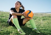 How to Dress Perfectly for a Football Game